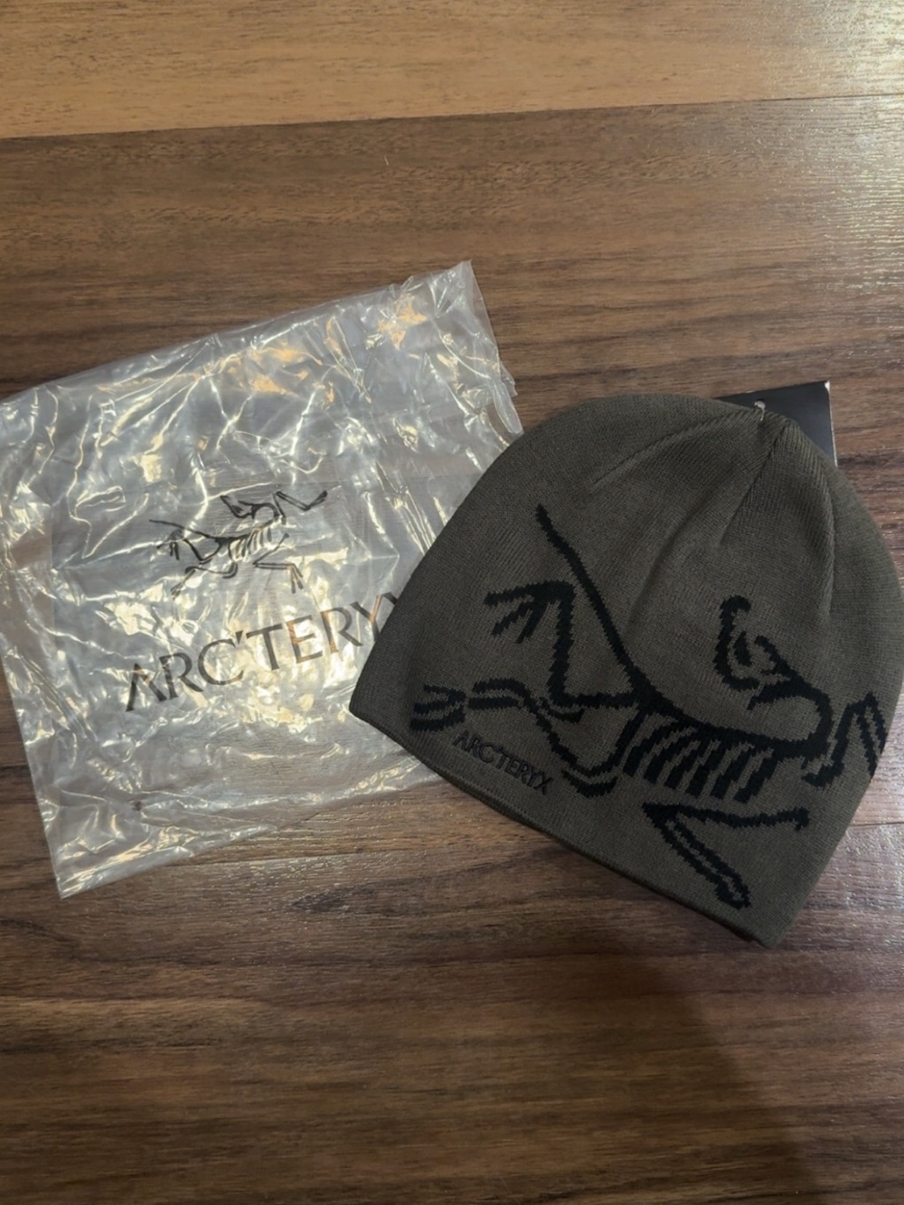 Arc'teryx Men's Olive Beanie with Black Logo Graphic